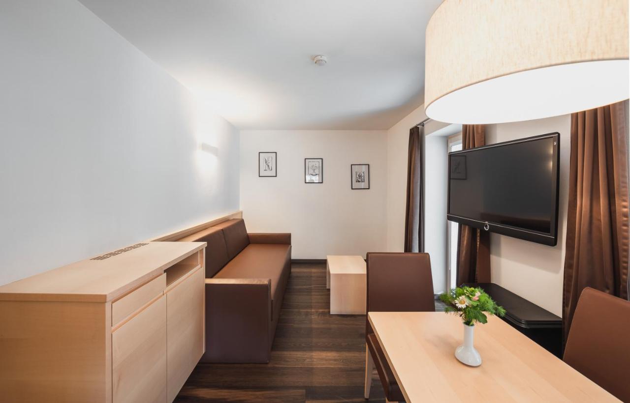 Hotel Bischofhof - Bistro Jasmin Chiusa Luaran gambar