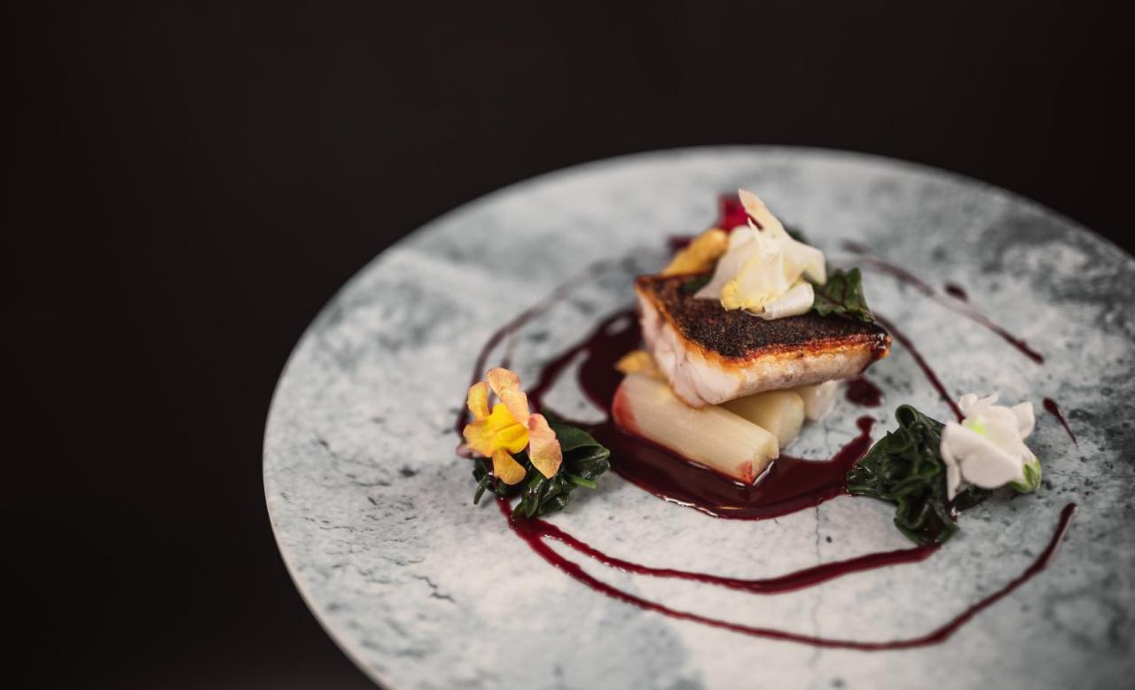 Hotel Bischofhof - Bistro Jasmin Chiusa Luaran gambar