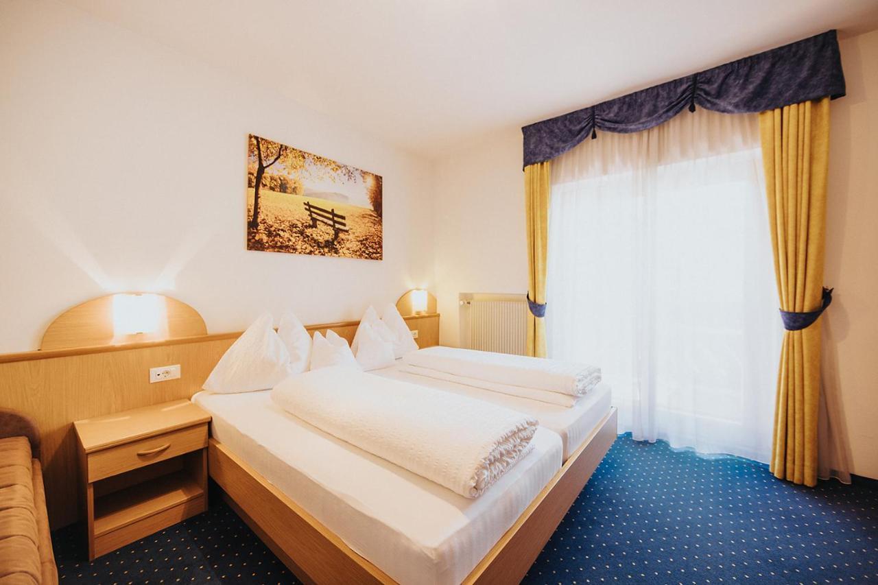Hotel Bischofhof - Bistro Jasmin Chiusa Luaran gambar