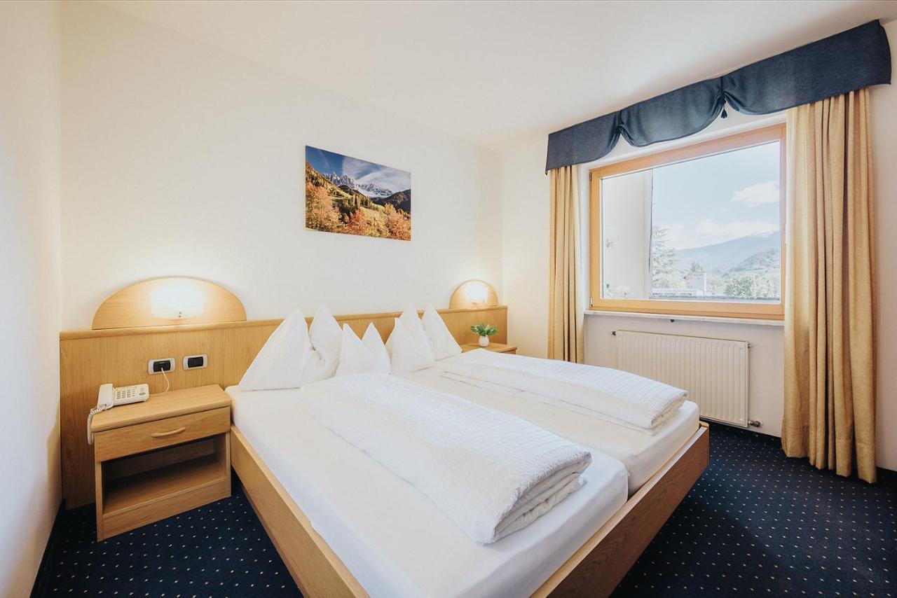 Hotel Bischofhof - Bistro Jasmin Chiusa Luaran gambar