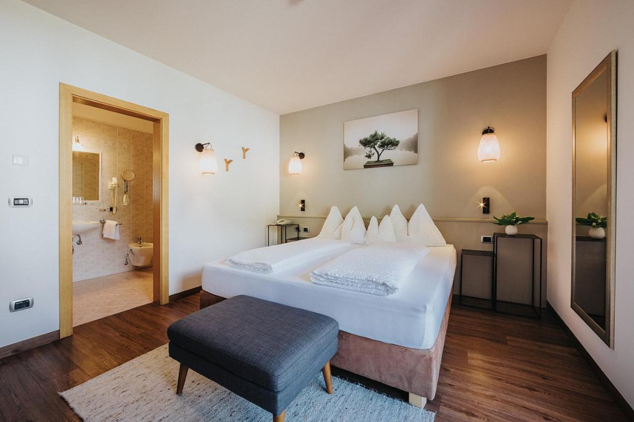 Hotel Bischofhof - Bistro Jasmin Chiusa Luaran gambar