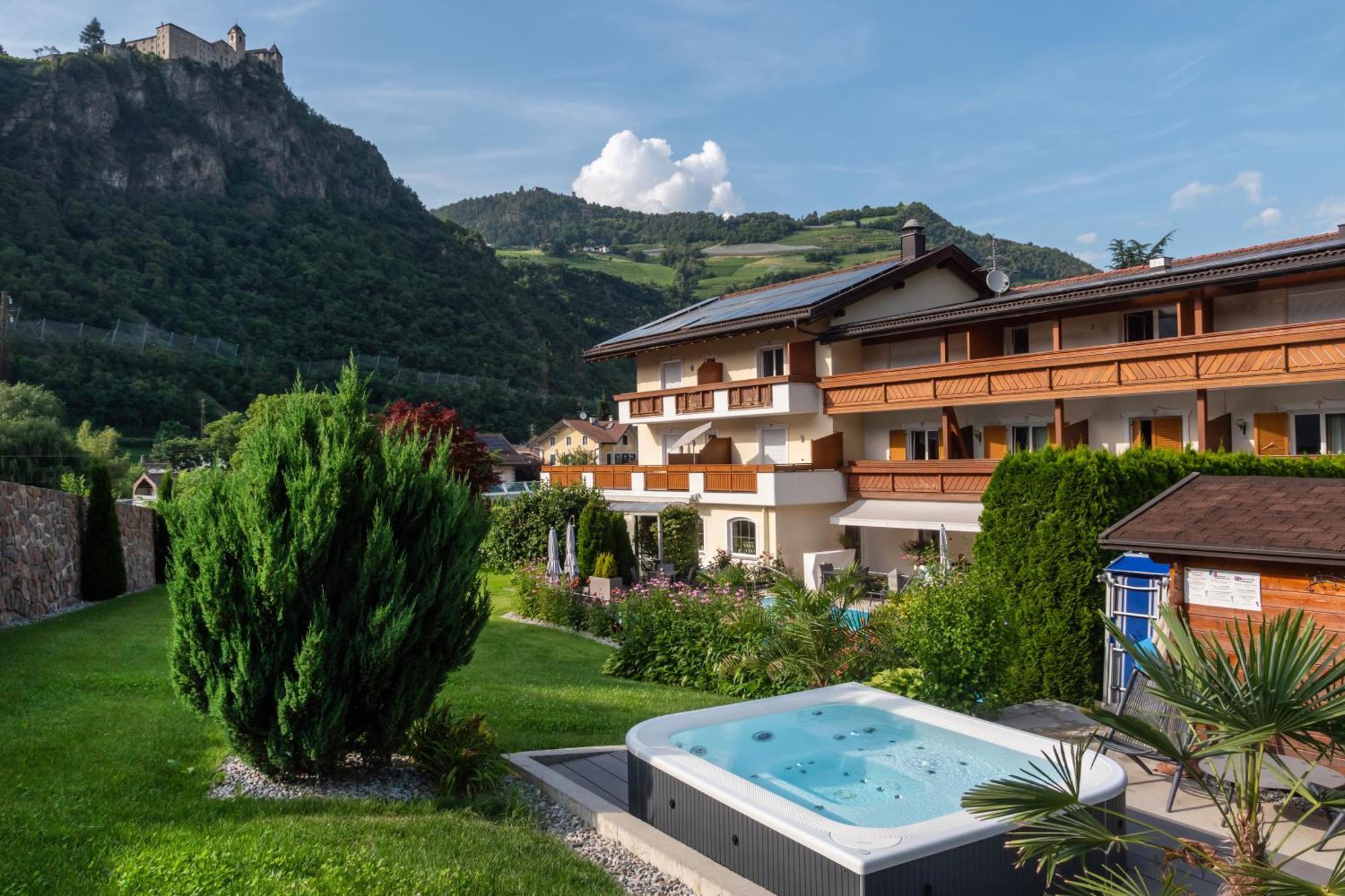 Hotel Bischofhof - Bistro Jasmin Chiusa Luaran gambar