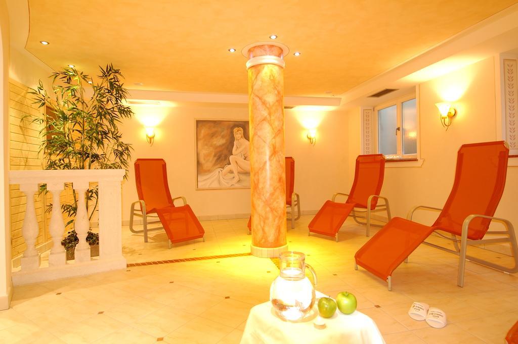 Hotel Bischofhof - Bistro Jasmin Chiusa Luaran gambar