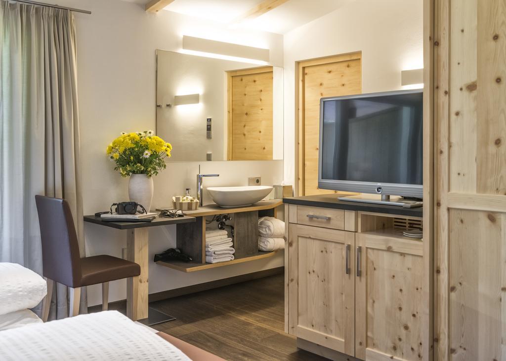 Hotel Bischofhof - Bistro Jasmin Chiusa Luaran gambar